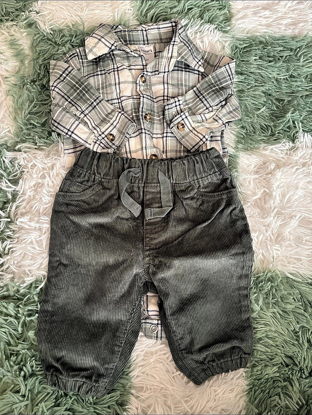 Carter's Plaid Matching Set in Gray Baby 3M Like New